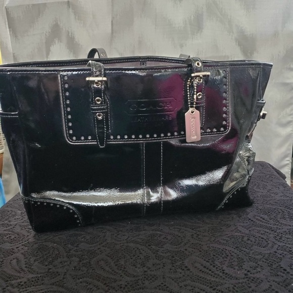 Coach Handbags - VINTAGE COACH Black Patent Leather Shoulder Tote. Gorgeous!! ♥️